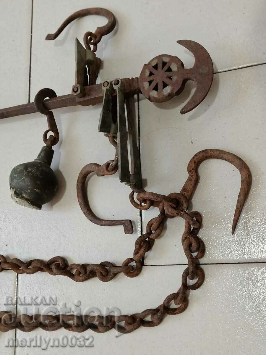 Auction Ottoman scale with mace, scale, weight, wrought iron Auction Ottoman scale with mace, scale, weight, wrought iron