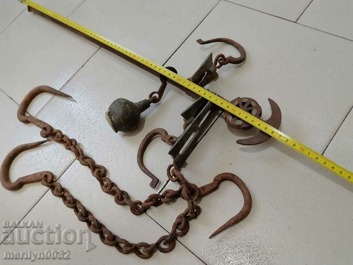 Delivery of Ottoman scale with mace, scale, weight, wrought iron Delivery of Ottoman scale with mace, scale, weight, wrought iron