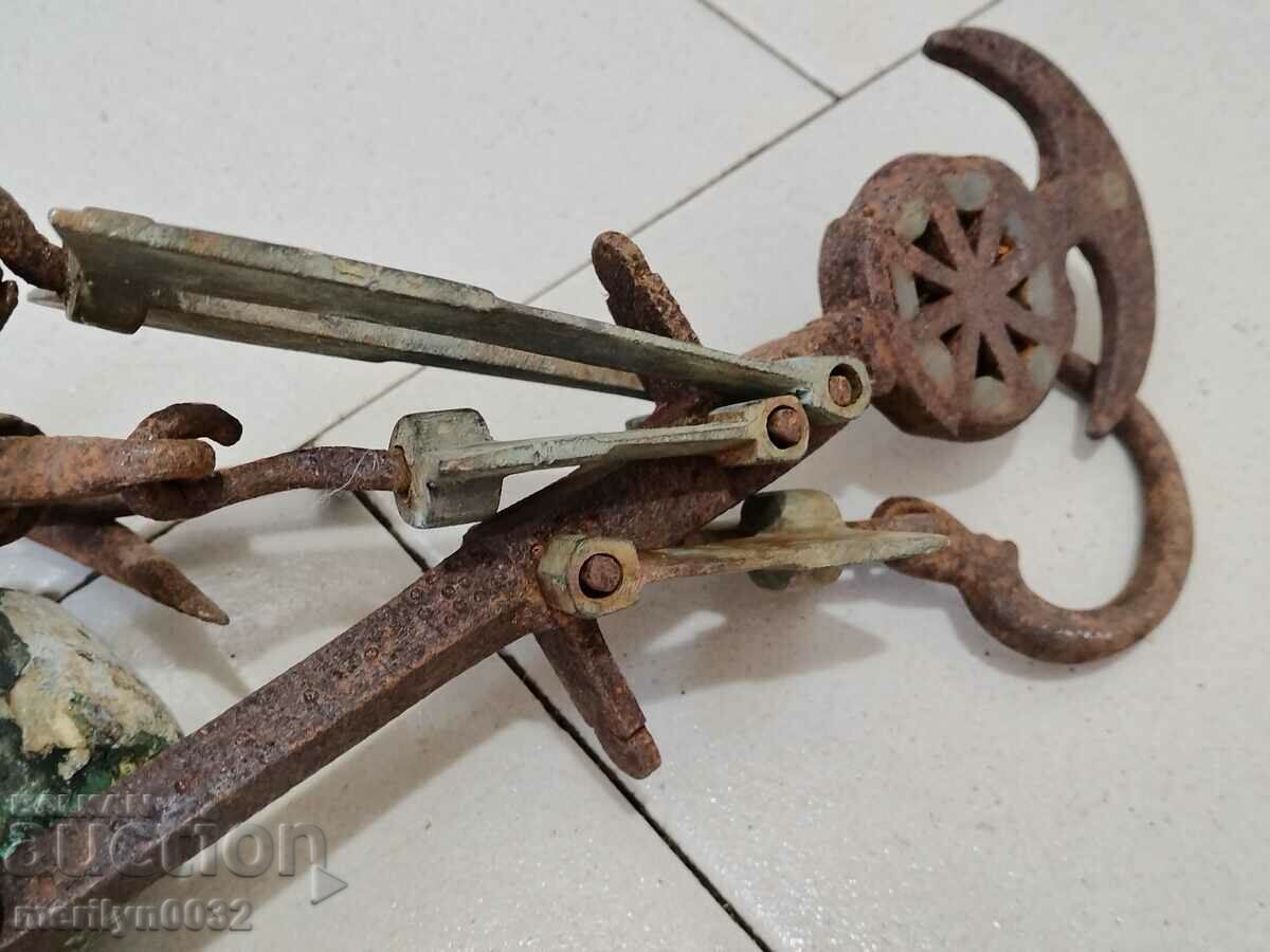 Ottoman scale with mace, scale, weight, wrought iron - 7 Ottoman scale with mace, scale, weight, wrought iron - 7