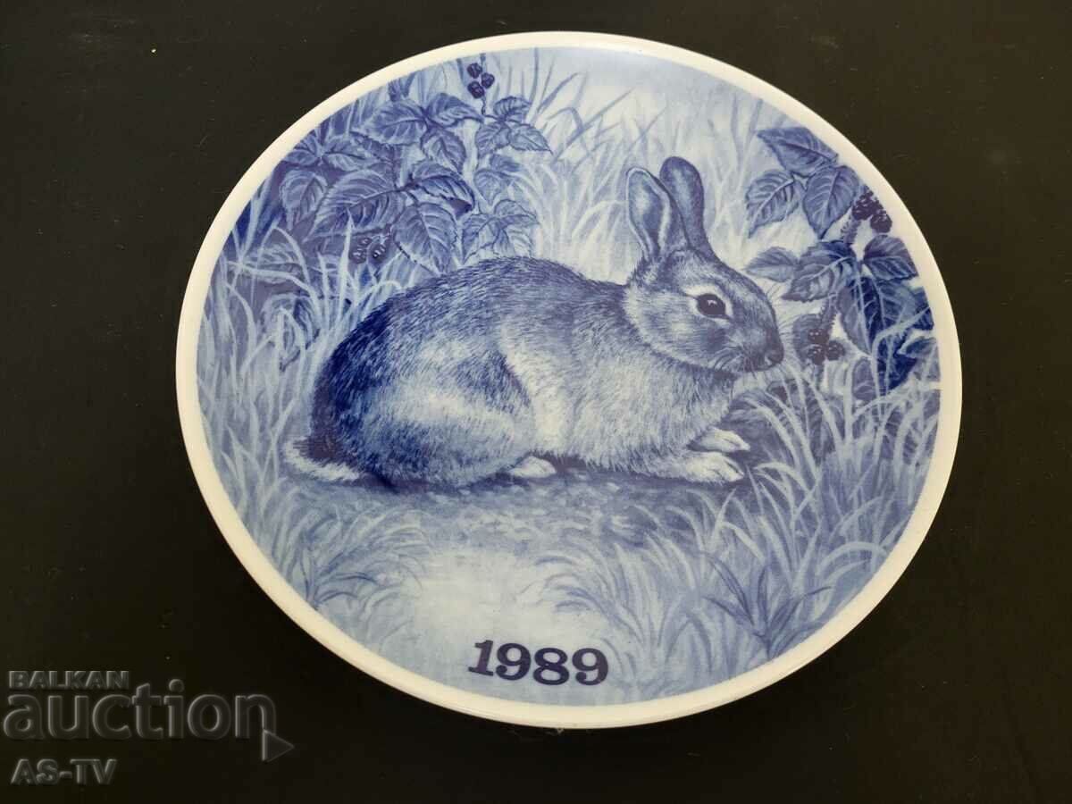 Porcelain wall plate