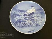 Porcelain wall plate