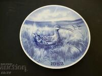 Porcelain wall plate