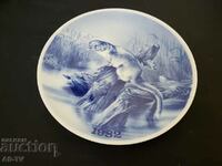 Porcelain wall plate