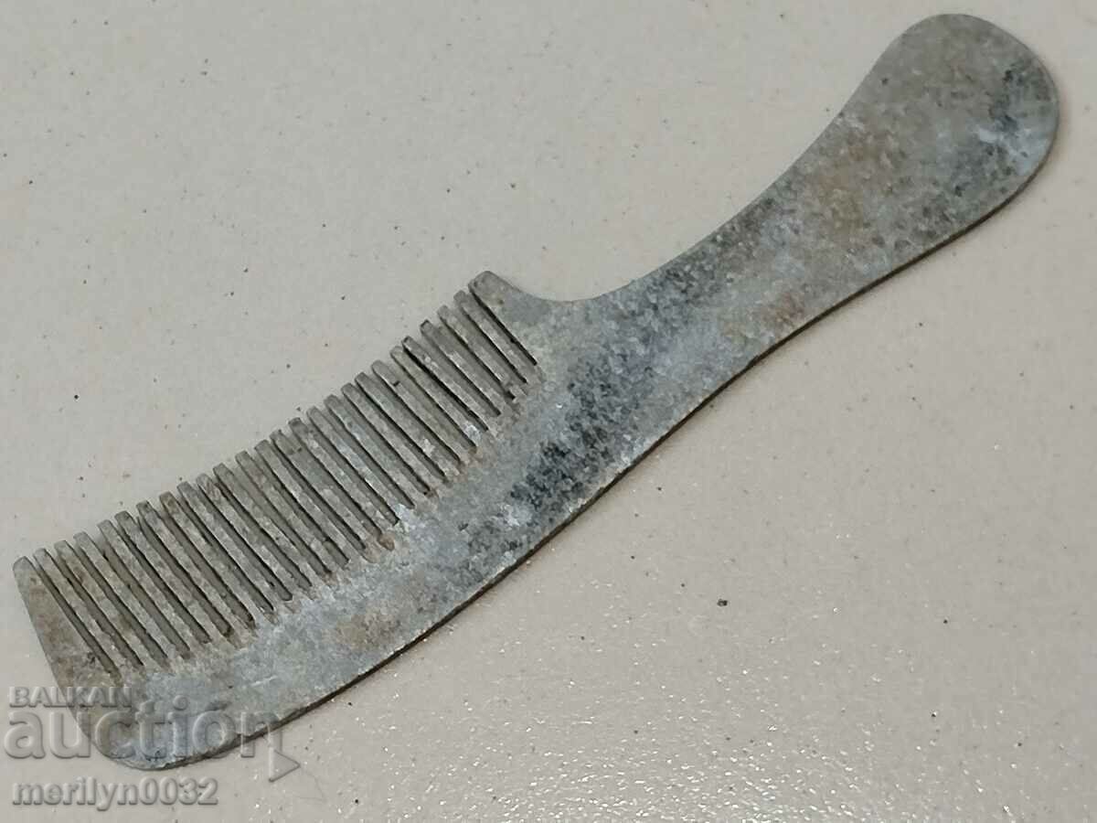 Δημοπρασία Παλιά χτένα φέρινγκ από αλουμίνιο Δημοπρασία Παλιά χτένα φέρινγκ από αλουμίνιο