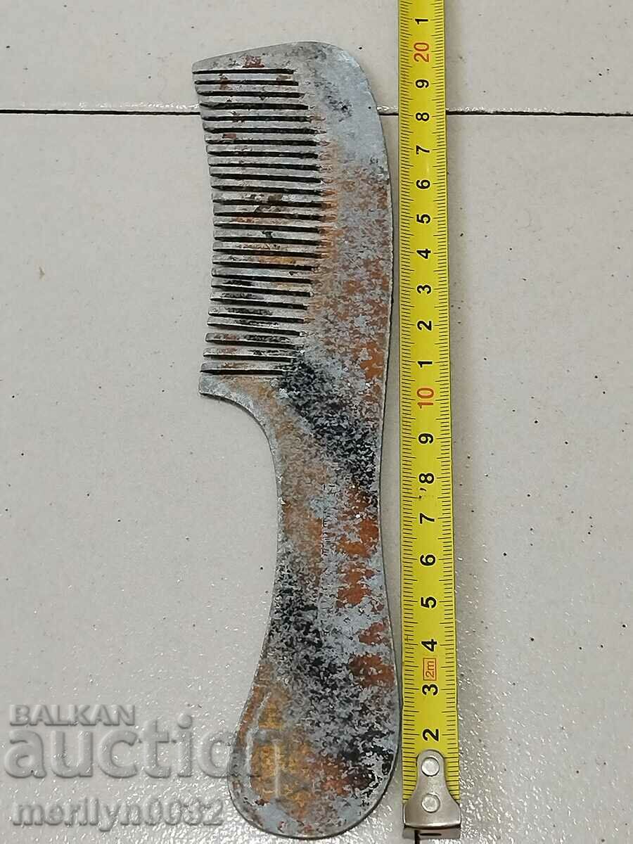 Παράδοση Παλιά χτένα φέρινγκ από αλουμίνιο Παράδοση Παλιά χτένα φέρινγκ από αλουμίνιο