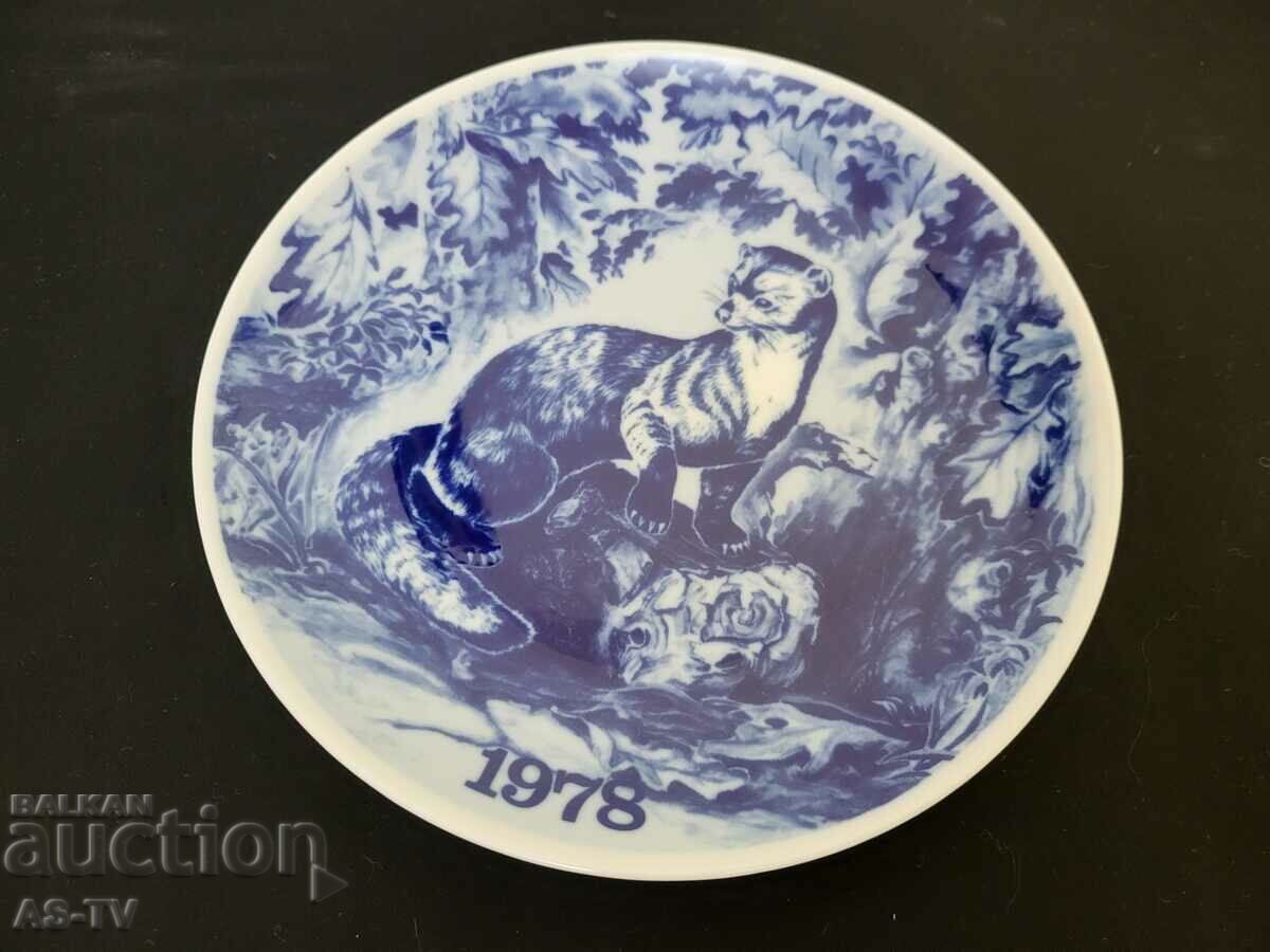 Porcelain wall plate