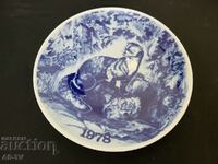 Porcelain wall plate