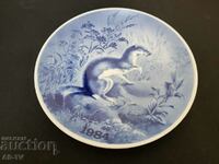 Porcelain wall plate