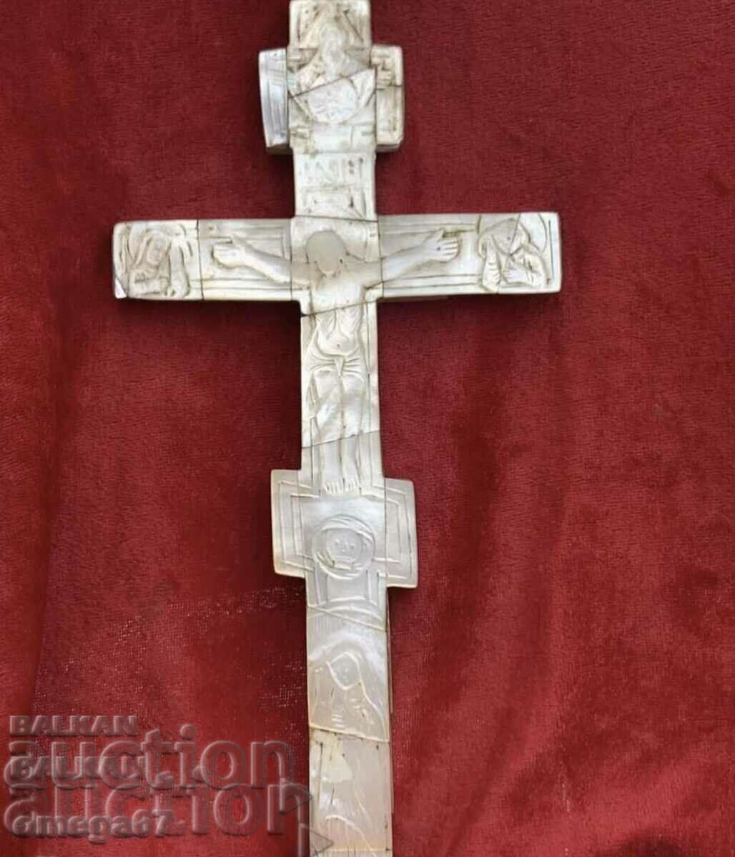 Licitație O cruce mare de sidef din secolul al XIX-lea. Licitație O cruce mare de sidef din secolul al XIX-lea.