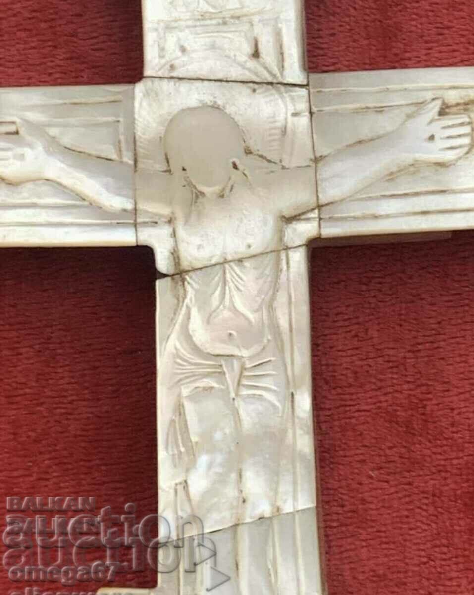 Livrarea O cruce mare de sidef din secolul al XIX-lea. Livrarea O cruce mare de sidef din secolul al XIX-lea.