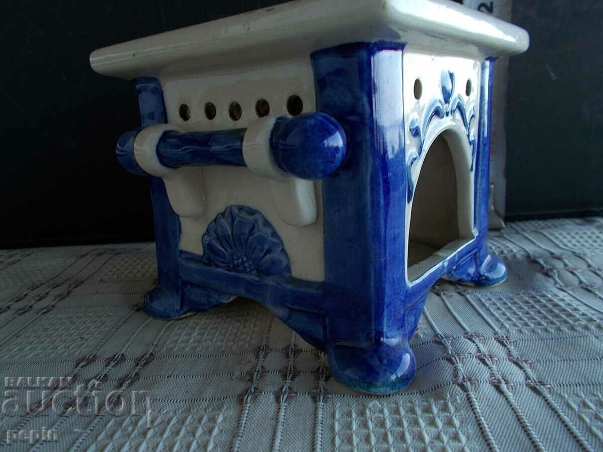 Auction Ceramic tea warmer Auction Ceramic tea warmer