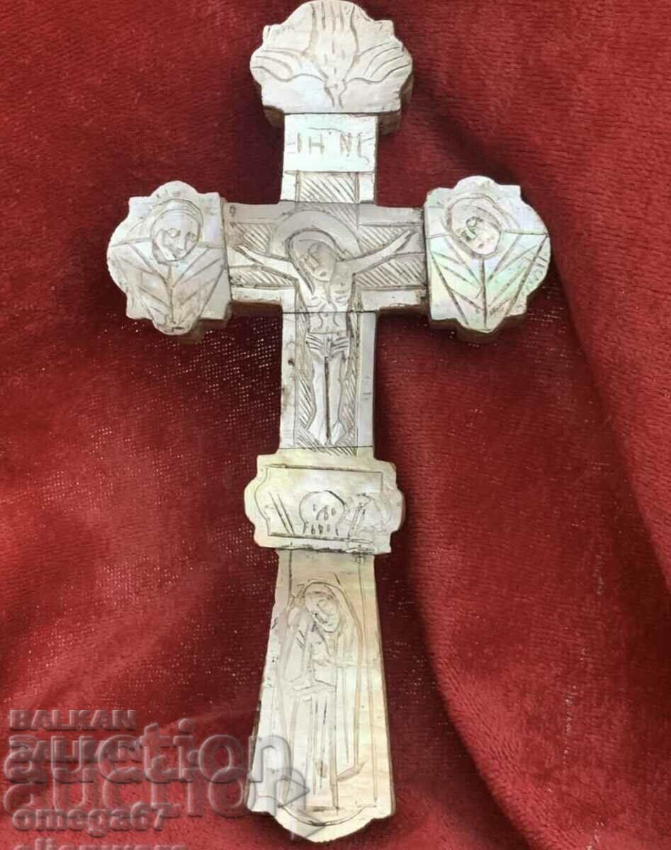 Bozhigrob mother-of-pearl cross from the 19th century.