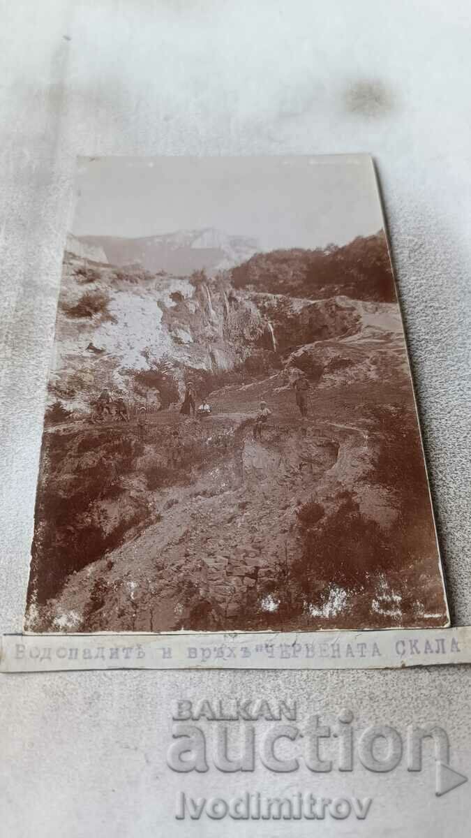 Photo Waterfalls and Red Rock Peak