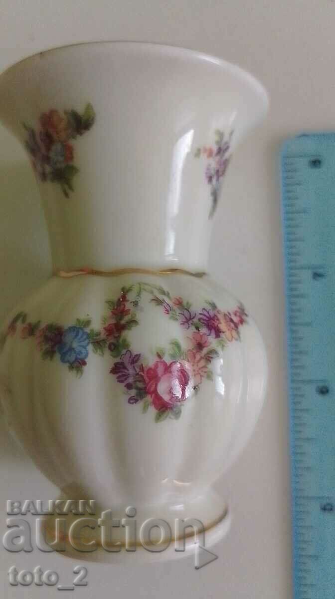 BAVARIAN OLD PORCELAIN VASE - DISCOUNT!!! with price 19.50 BGN | € 9.97 BAVARIAN OLD PORCELAIN VASE - DISCOUNT!!! with price 19.50 BGN | € 9.97