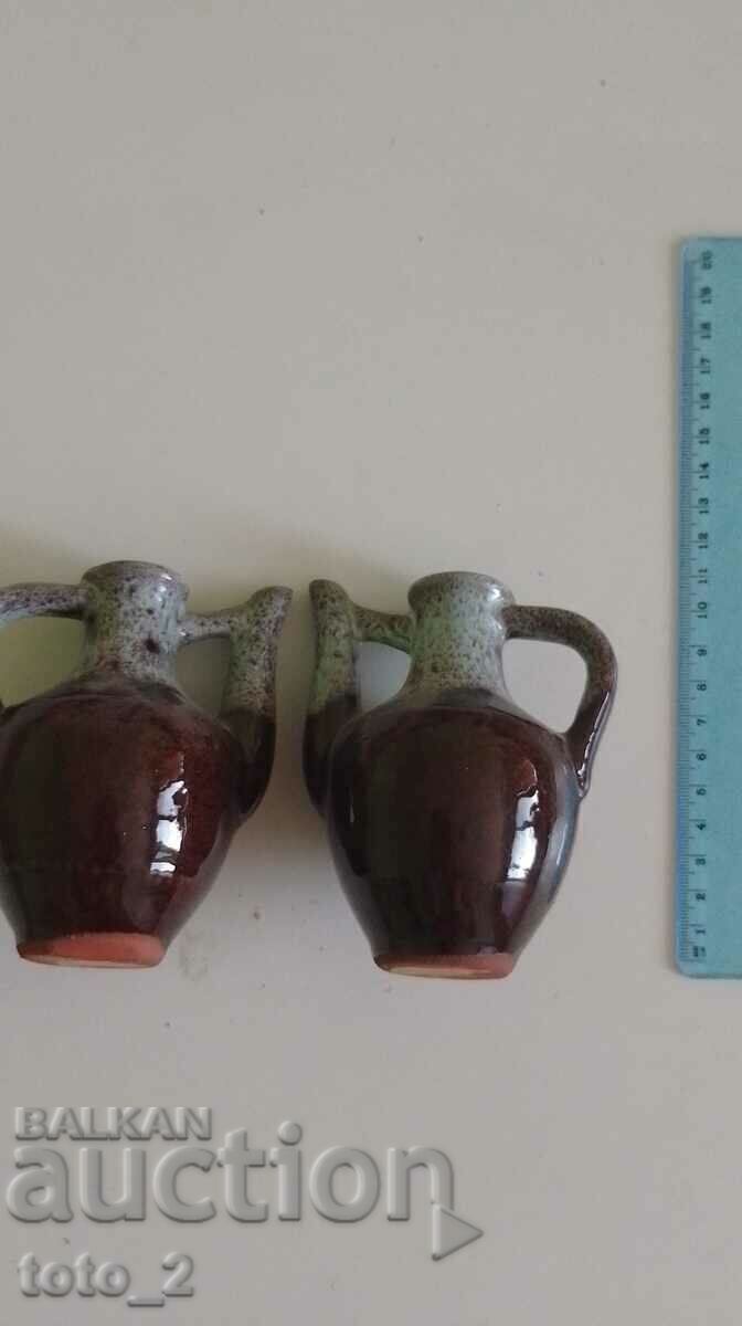 PAIR OF CERAMIC JUGS PAIR OF CERAMIC JUGS