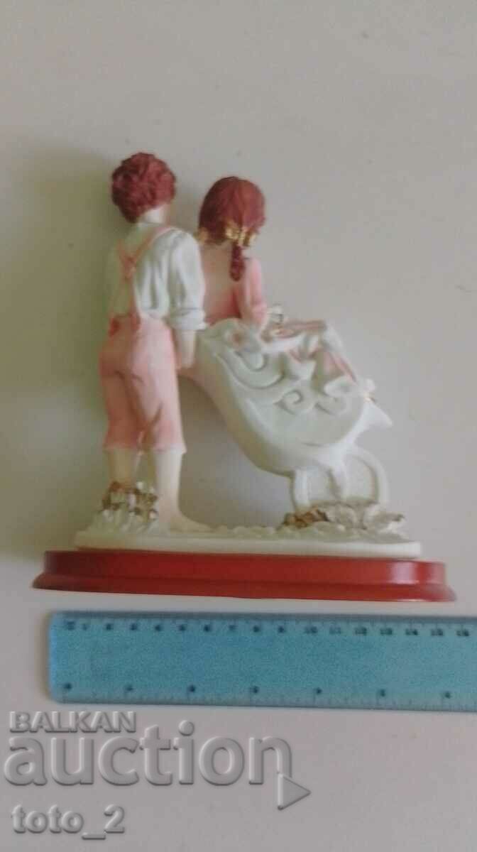 STATUETA FRUMOASA (BAIAT SI FATA) cu preț 24.00 BGN | € 12.27 STATUETA FRUMOASA (BAIAT SI FATA) cu preț 24.00 BGN | € 12.27