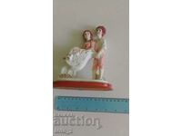 BEAUTIFUL STATUETTE (BOY AND GIRL)