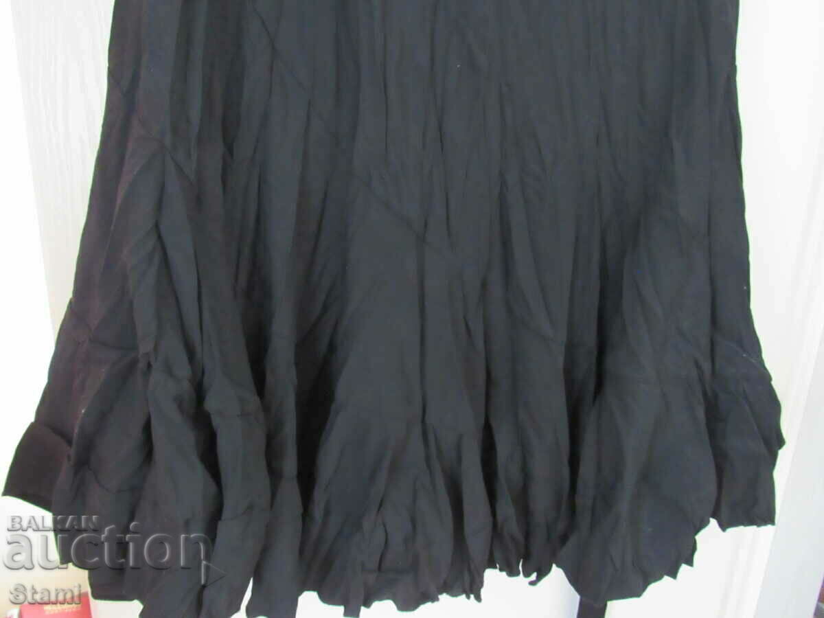 Black women's skirt size M with price 12.00 BGN | € 6.14 Black women's skirt size M with price 12.00 BGN | € 6.14