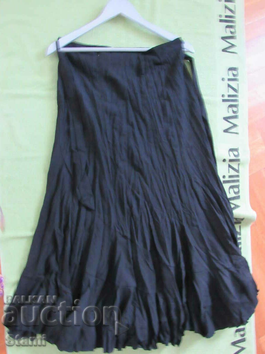 Auction Black women's skirt size M Auction Black women's skirt size M