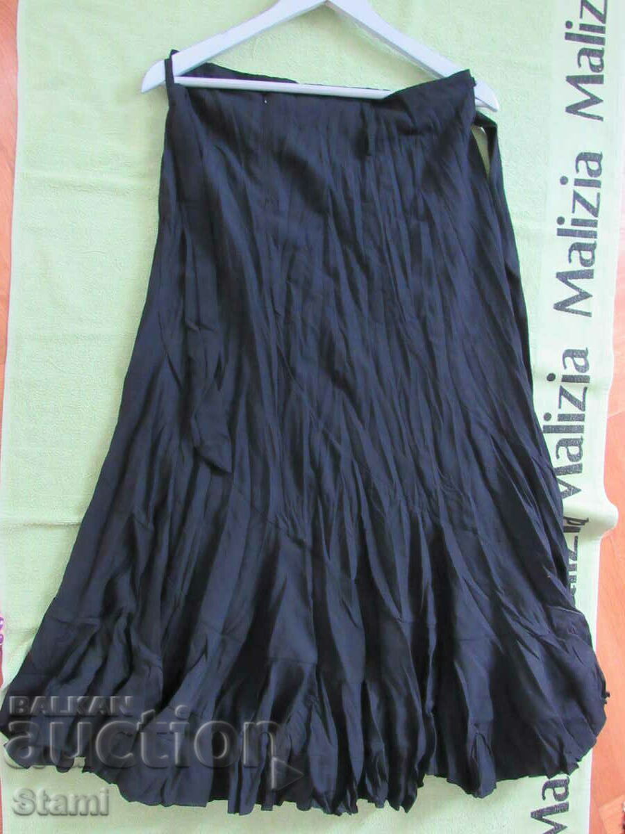 Delivery of Black women's skirt size M Delivery of Black women's skirt size M