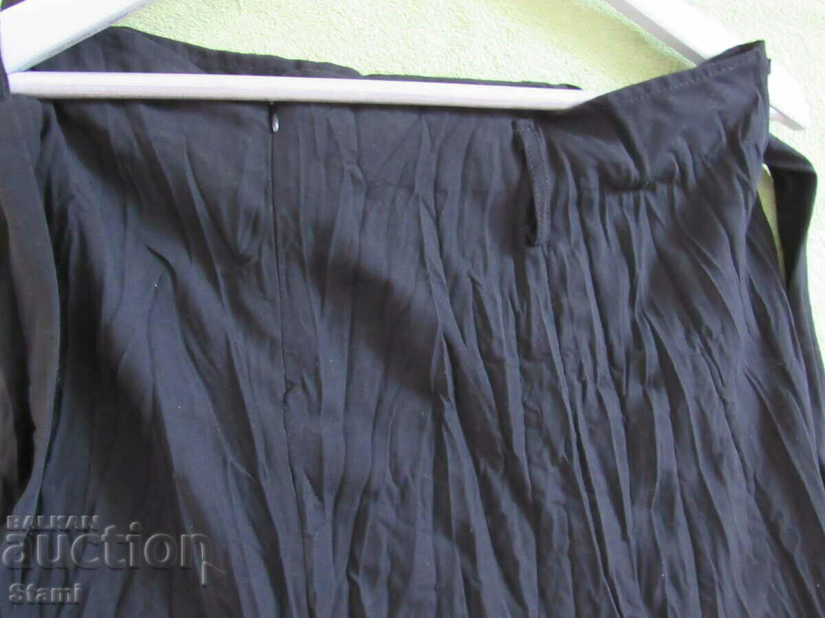 Black women's skirt size M - 6 Black women's skirt size M - 6