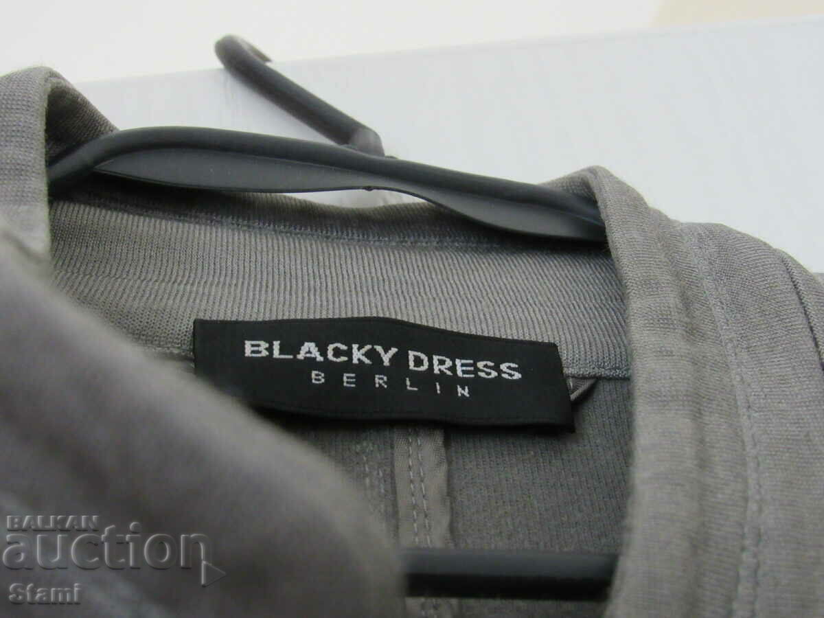 Livrarea Geaca de dama marimea 42 Livrarea Geaca de dama marimea 42