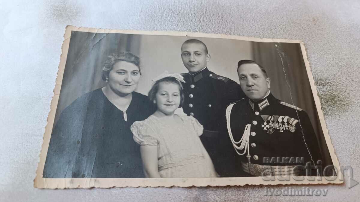 Photo Officer with orders and medals with his family 1939