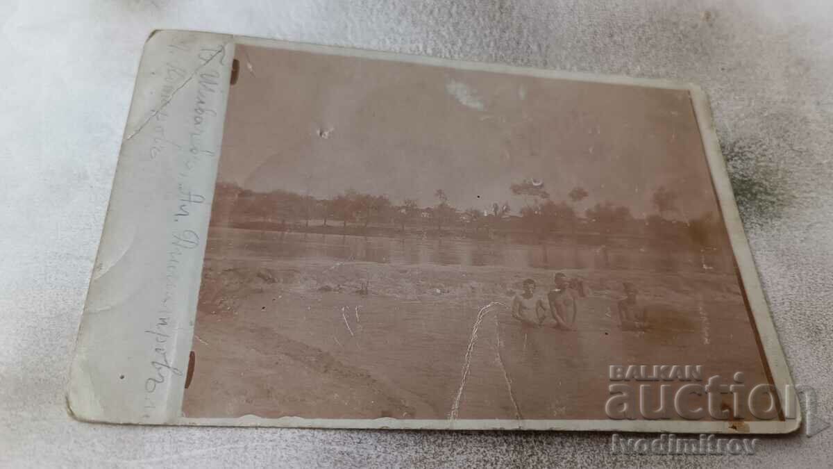 Fotografie Yambol Trei băieți care fac baie în râul Tundzha 1917