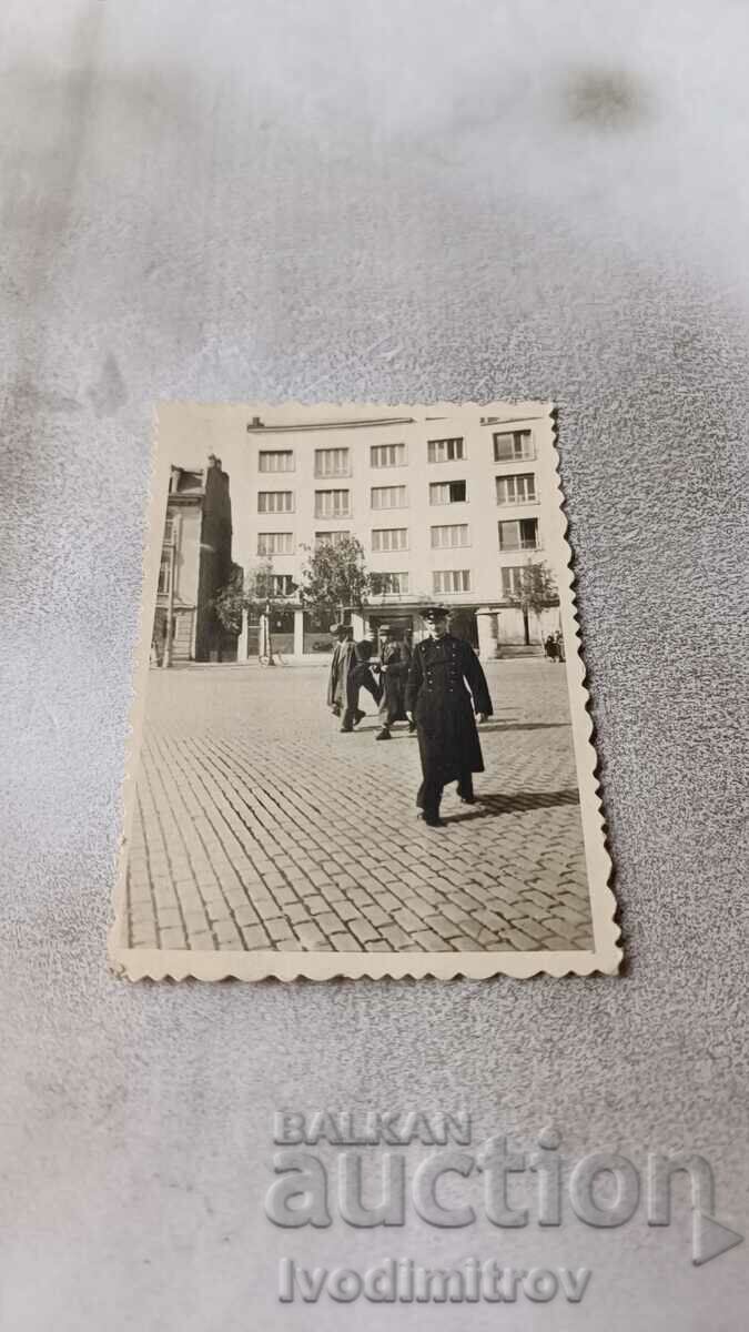 Photo Sofia A young officer on a walk