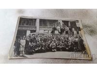 Photo Sofia Men and women in front of the Central Hotel