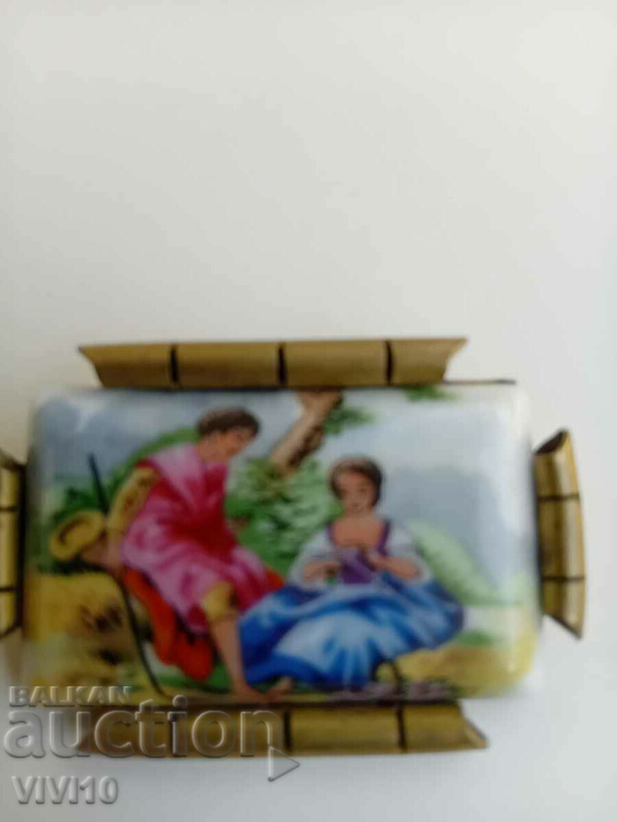 A gorgeous Limoges brooch A gorgeous Limoges brooch