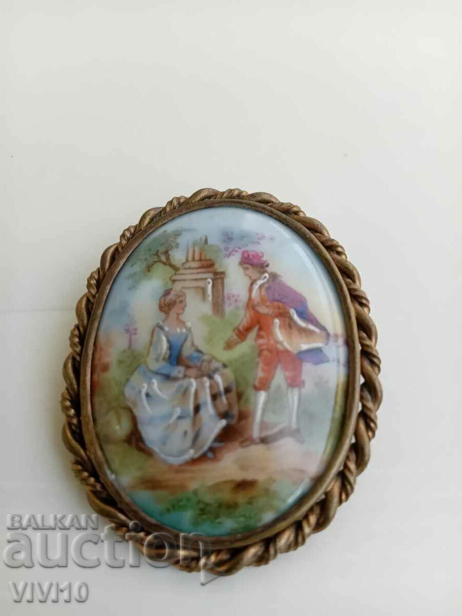 A gorgeous Limoges brooch A gorgeous Limoges brooch