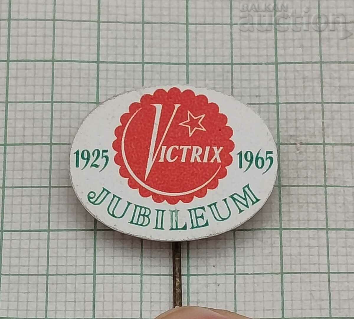 VICTRIX 40 YEARS FOOD ADVERTISING BADGE 1965