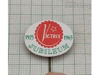 VICTRIX 40 YEARS FOOD ADVERTISING BADGE 1965