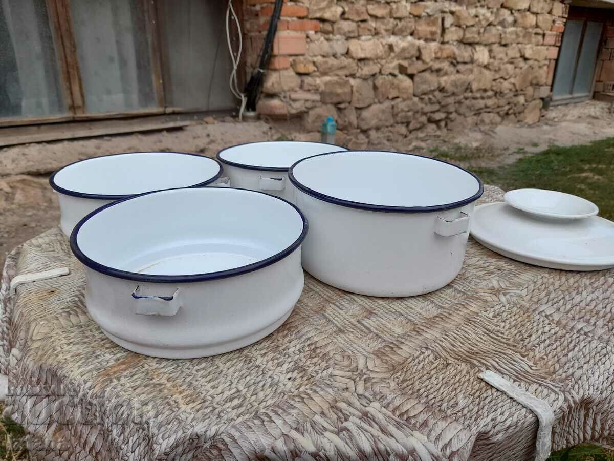 Auction  Old enameled food containers