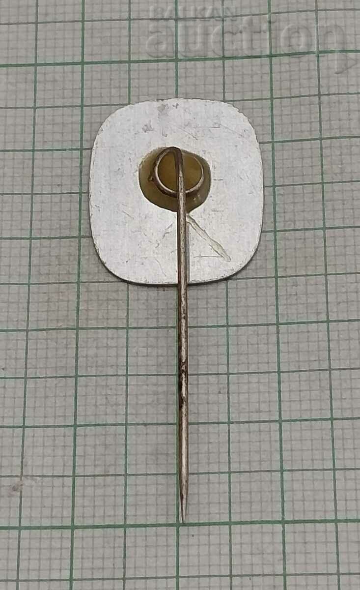 HELLEMA HALLUM FOOD COOK ADVERTISING BADGE with price 1.00 BGN | € 0.51