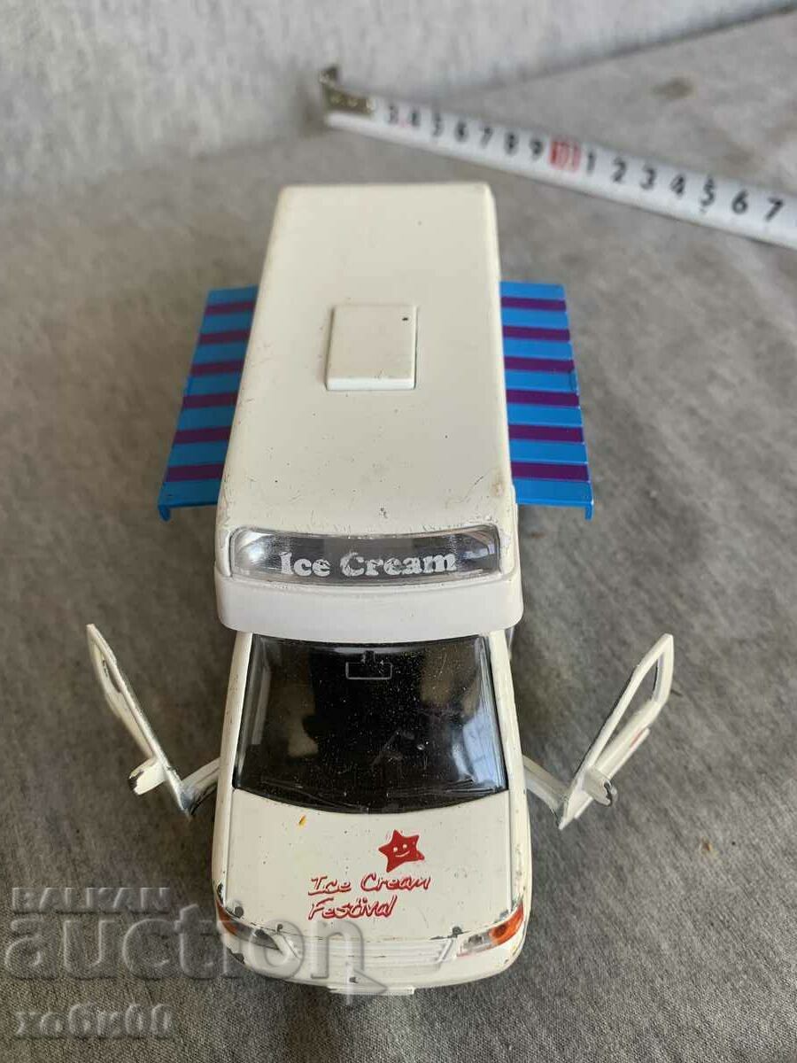 Auction trolley 24 Auction trolley 24