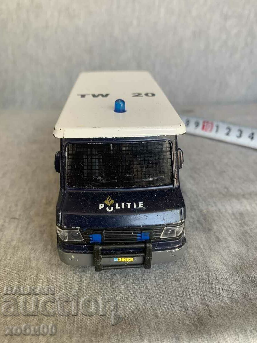 Auction trolley 16 Auction trolley 16