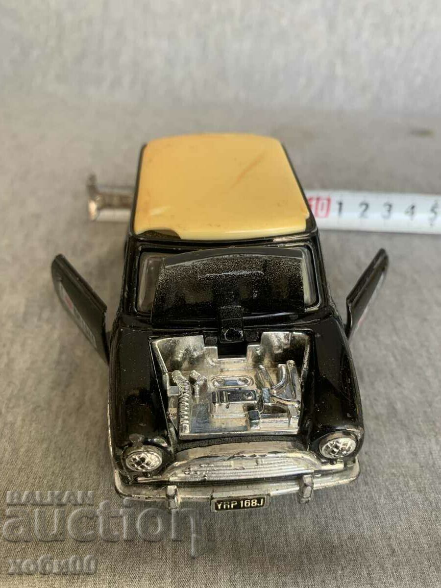 Auction trolley 4 Auction trolley 4