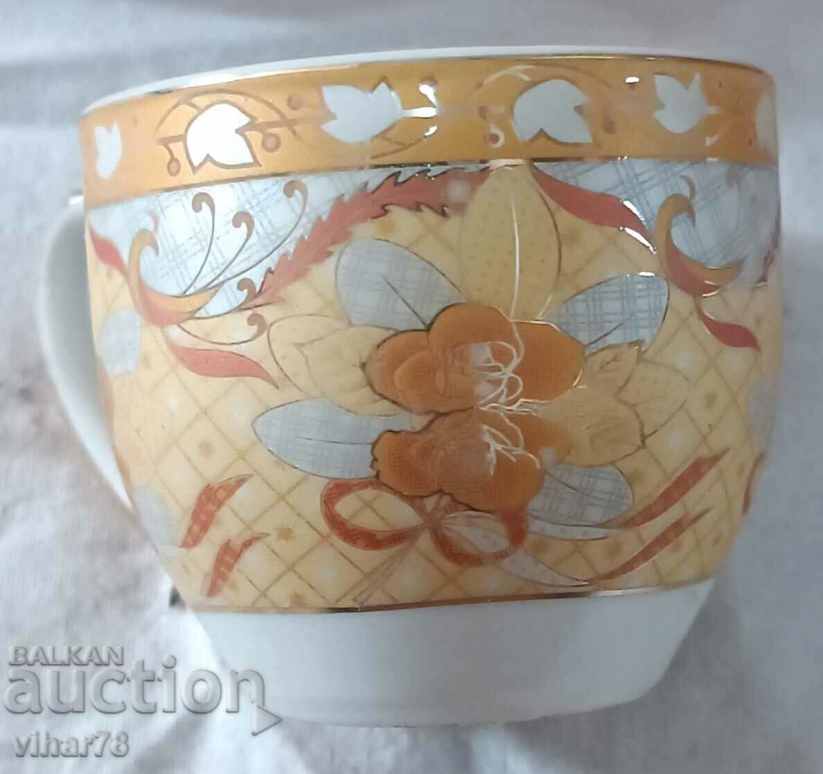 Auction porcelain cups 6 pcs. - 6 pcs. saucers - coffee service Auction porcelain cups 6 pcs. - 6 pcs. saucers - coffee service