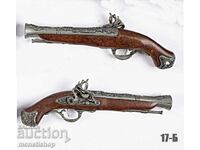 Replica flintlock gun. Ottoman.