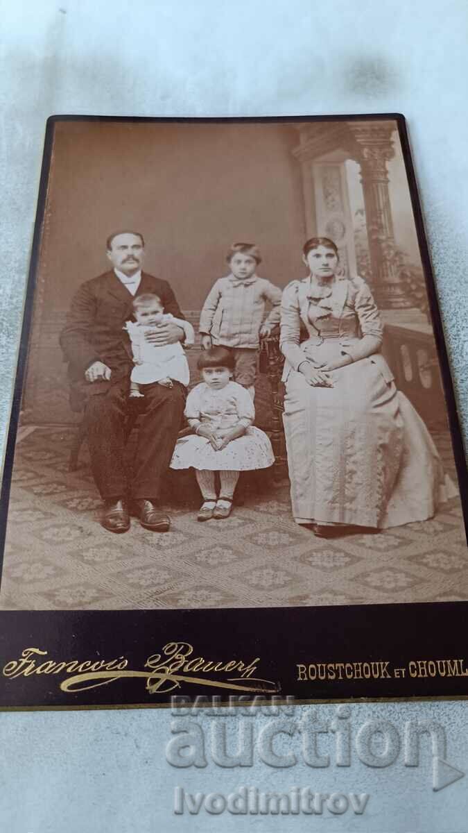 Photo Man and woman with their three children Cardboard