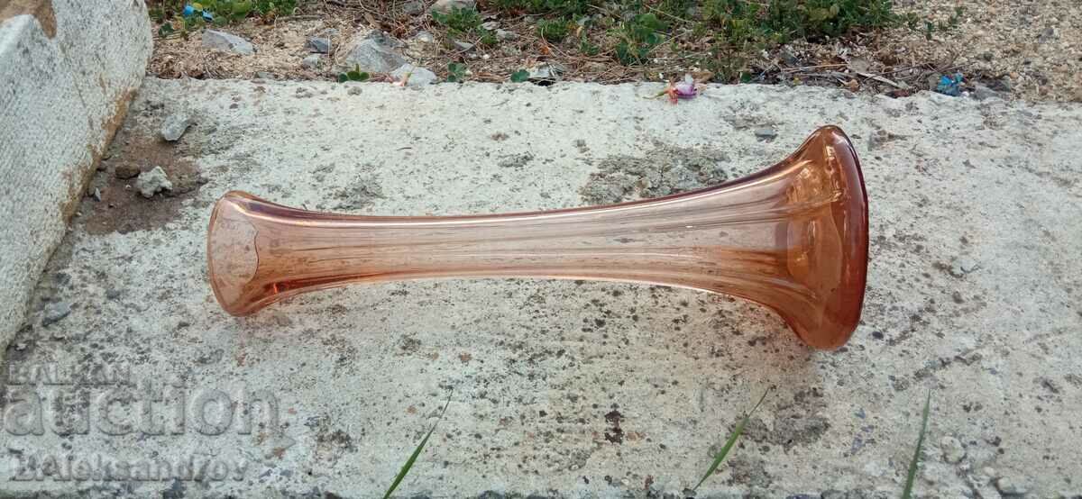 Delivery of Tall vase of colored glass Delivery of Tall vase of colored glass