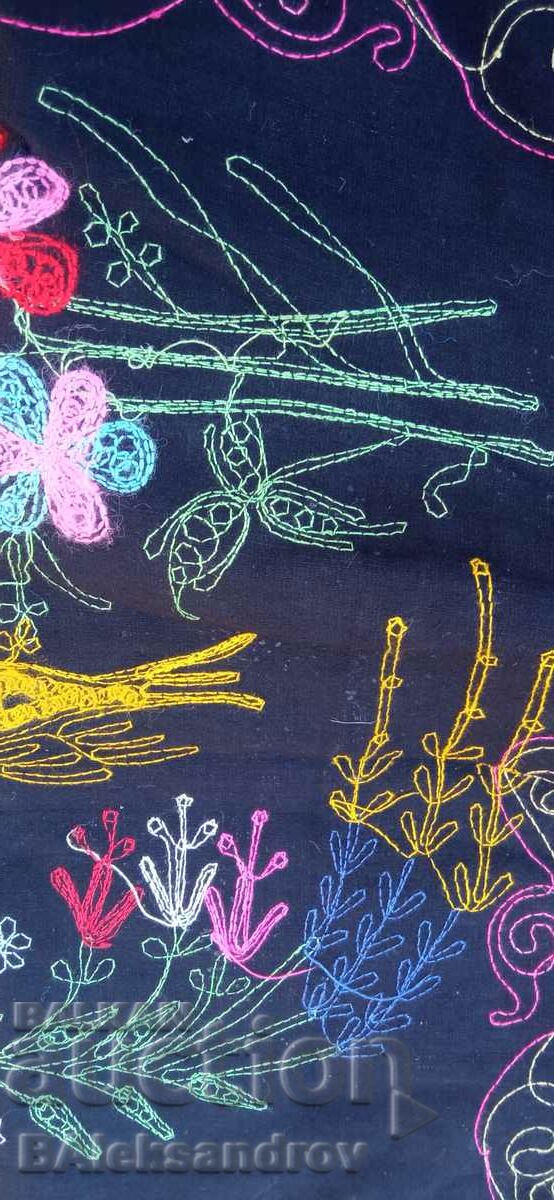 Delivery of Old billet embroidered case Delivery of Old billet embroidered case