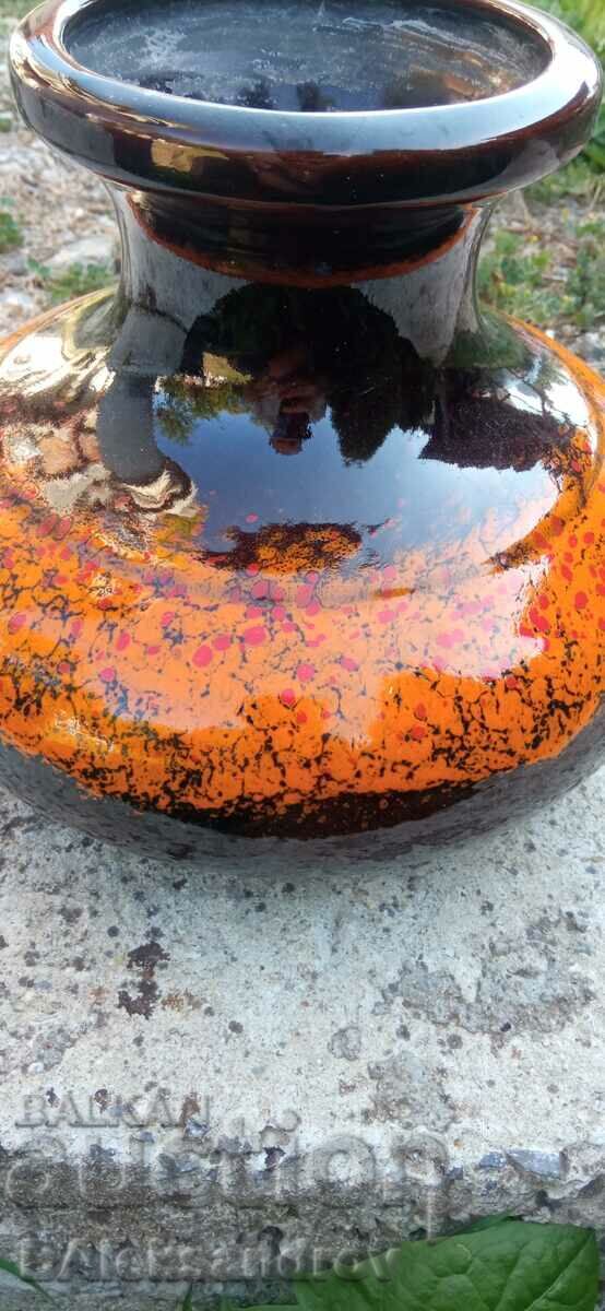 A beautiful ceramic vase - 6