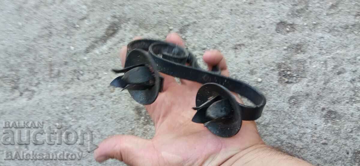 Licitație Suport de lumânare vechi forjat Licitație Suport de lumânare vechi forjat