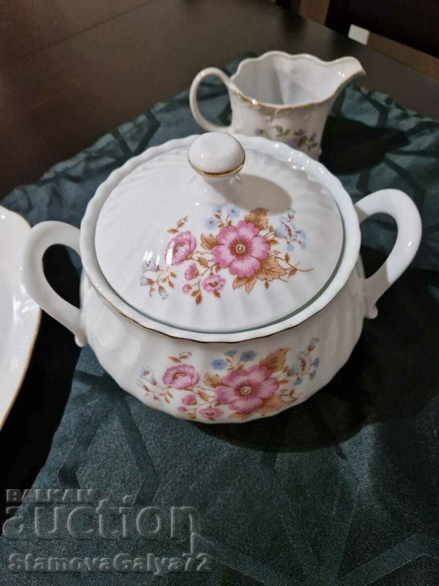 Auction A beautiful antique Bulgarian porcelain soup bowl Auction A beautiful antique Bulgarian porcelain soup bowl