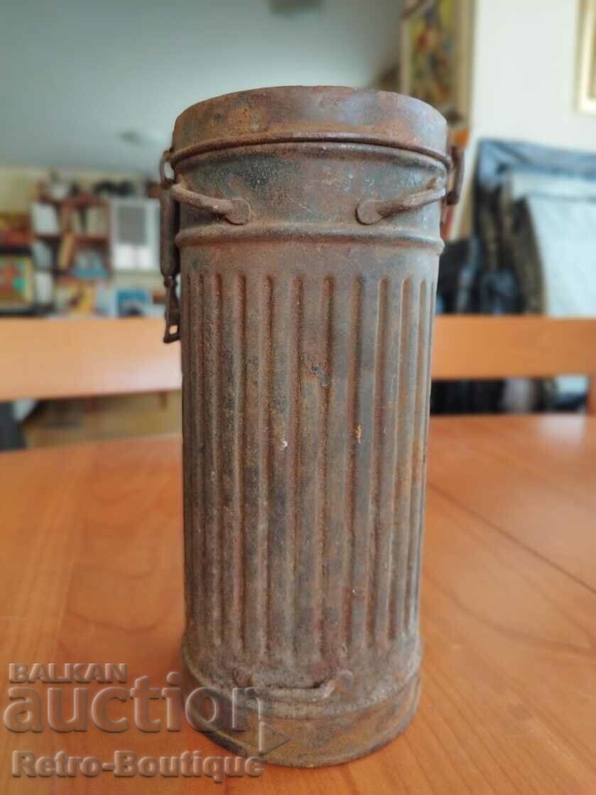 Old metal box for a gas mask, VSV