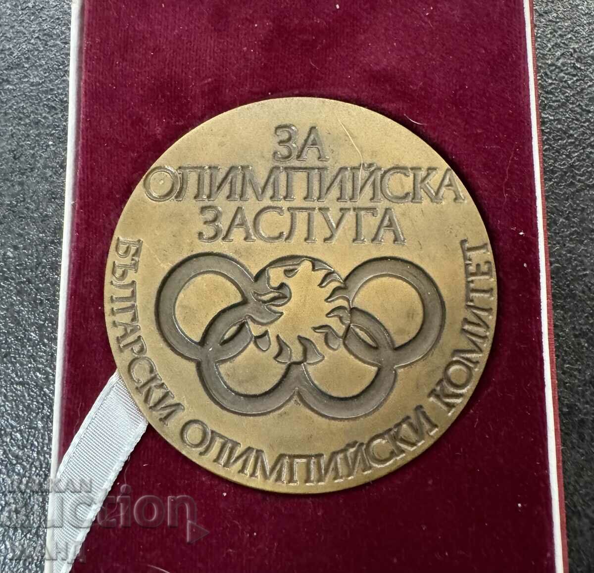 Placa cu medalie BOK pentru Meritul Olimpic cu cutie