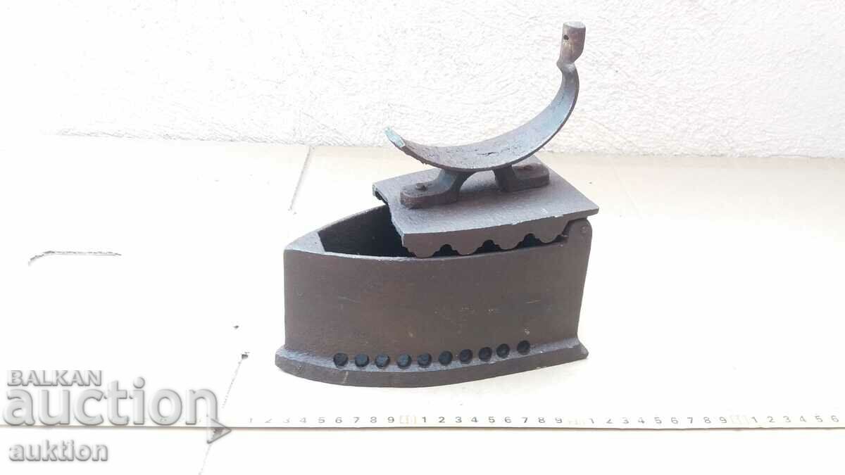 OLD IRON ON embers, COALS with price 18.99 BGN | € 9.71 OLD IRON ON embers, COALS with price 18.99 BGN | € 9.71